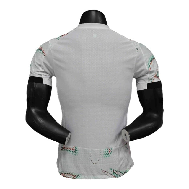 Camisa Seleção Portugal II 25/26 - Jogador Puma Masculina - Branca com detalhes em verde e vermelho